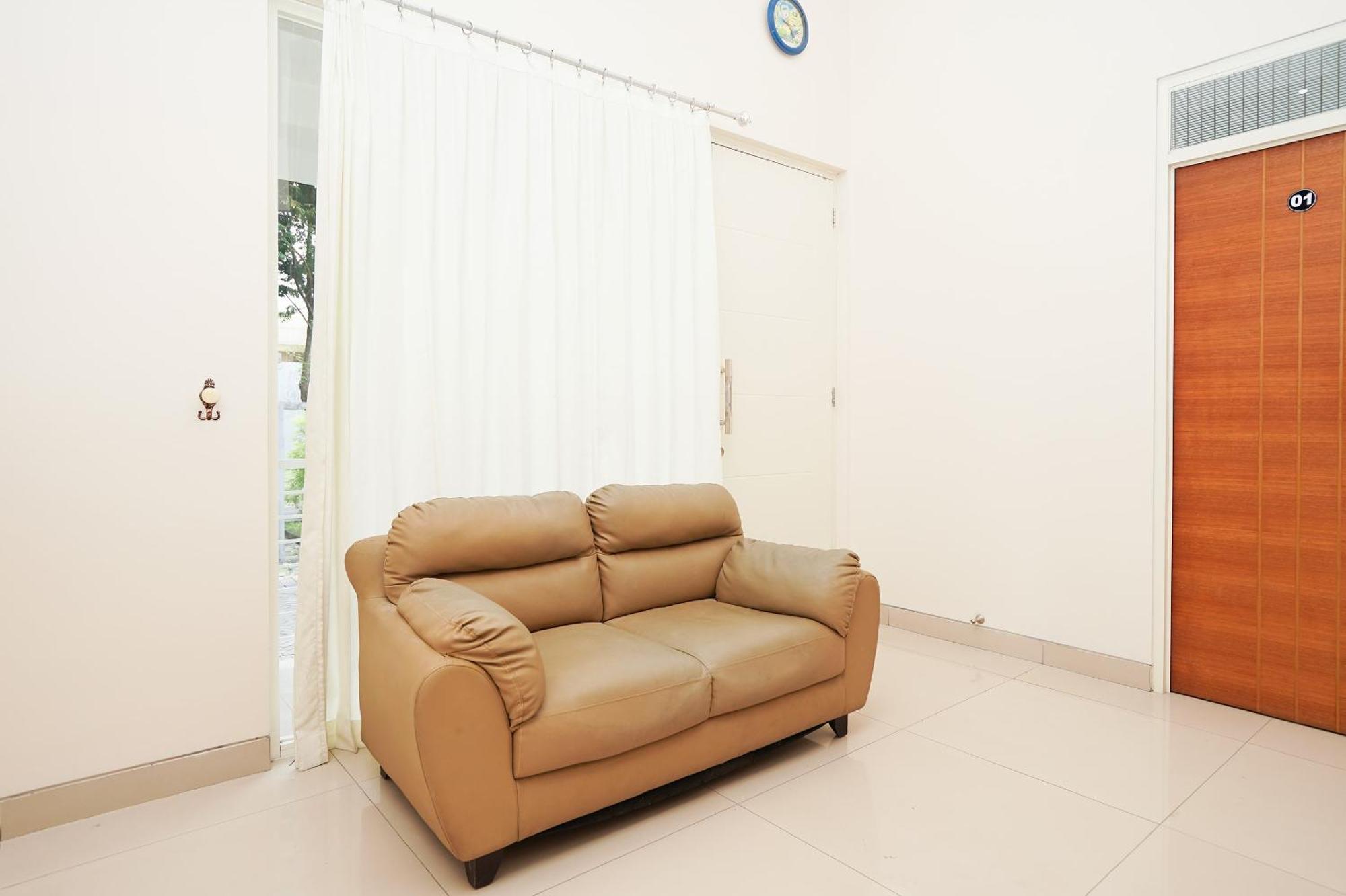 Oyo 782 Menjangan Residence At Citraland 1 Surabaja Exteriér fotografie